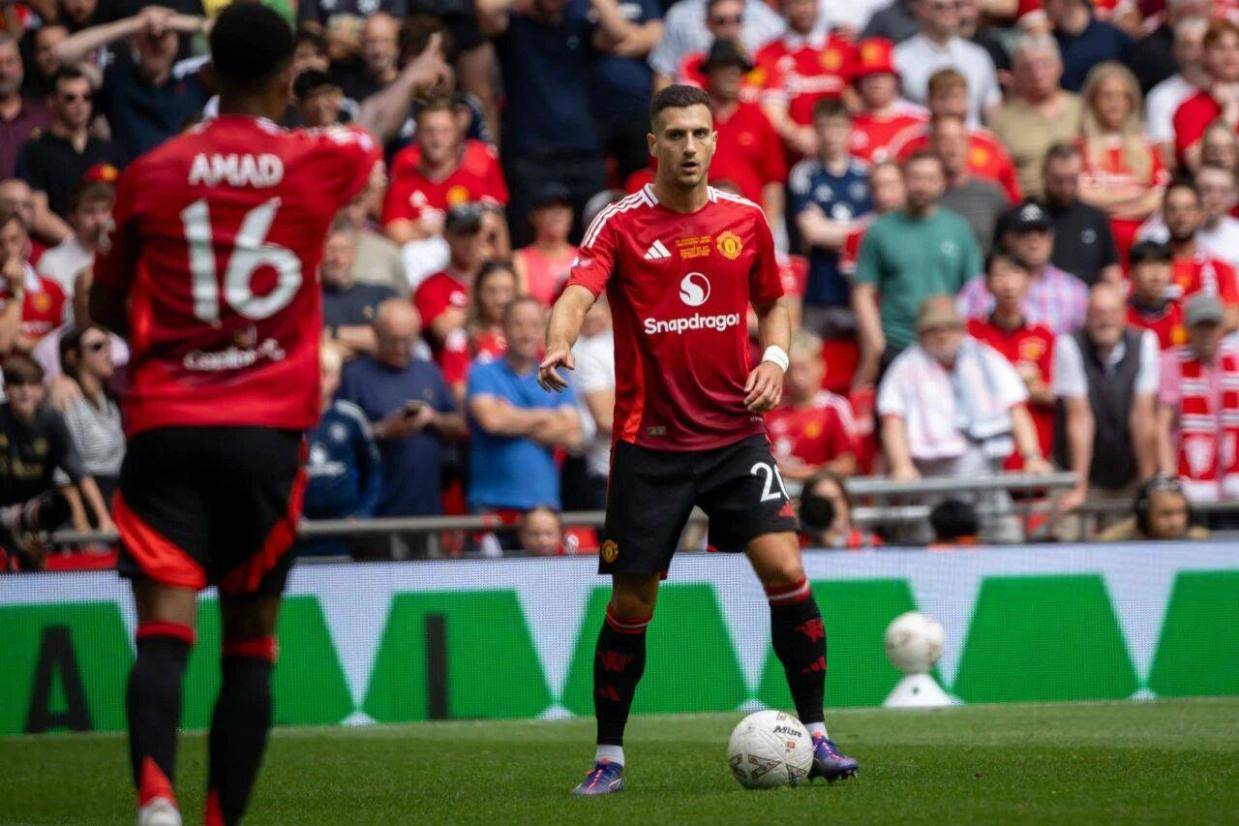 曼联两丢球暴露相同问题,一人防守遭痛批!阿莫林引援最多位置仍最弱